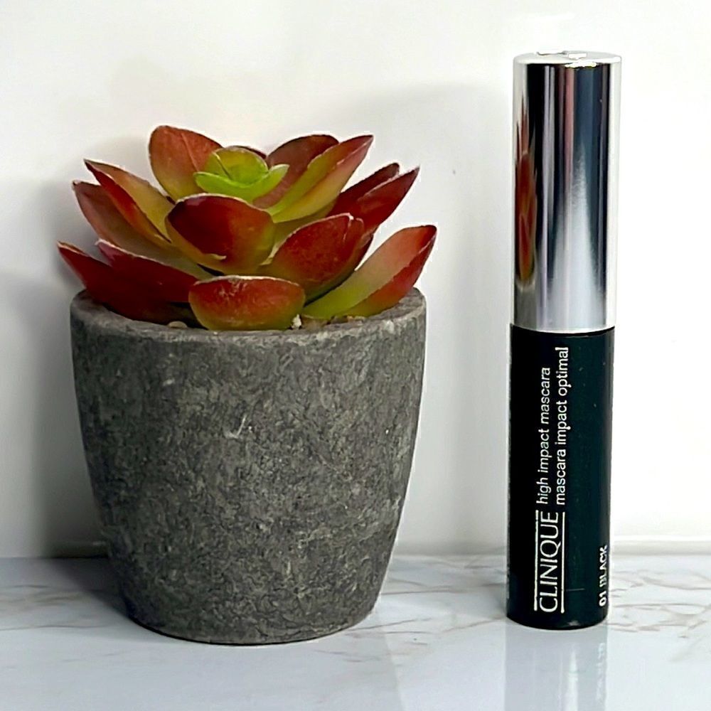🌟$8 Clinique High Impact Mascara - Black